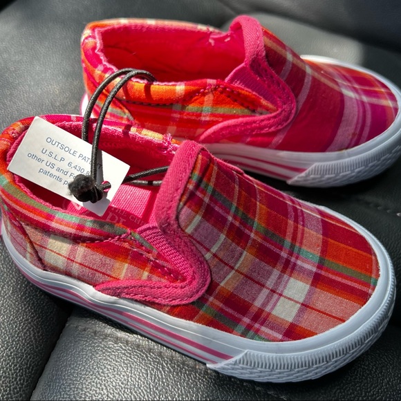 Preppy Plaid canvas Children's Place Baby Infant shoes Sneakers Sz 4 NEW Slip-On - Picture 7 of 8